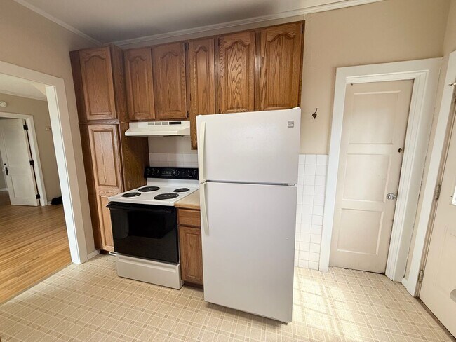 Building Photo - 5BR Home with Fenced Backyard, Firepit & Bonus Space