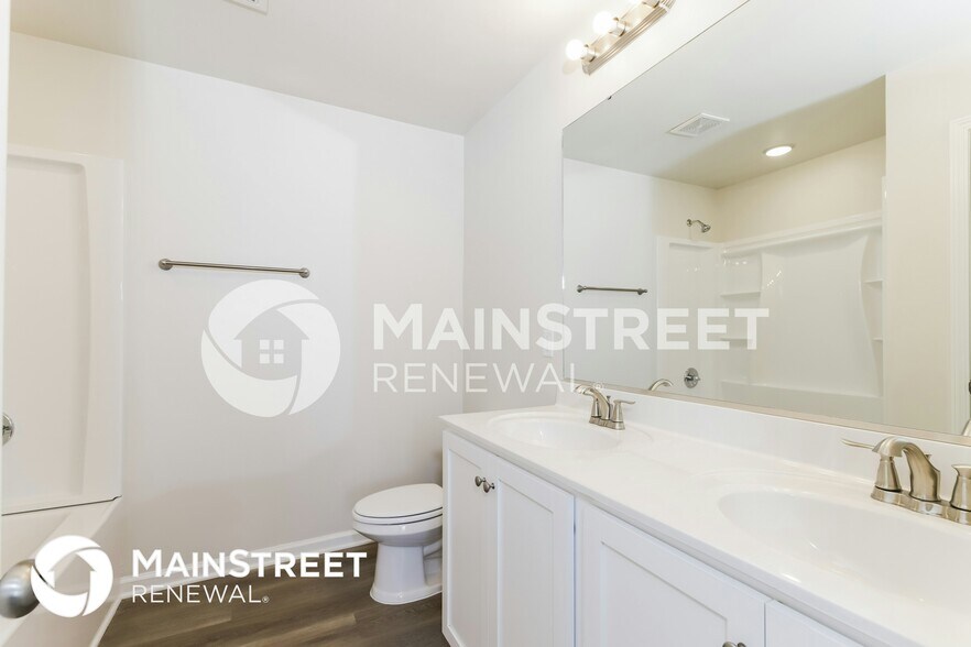 Building Photo - 6166 Brentwood Pk Dr