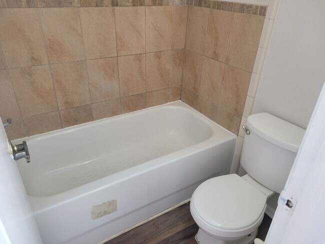 Building Photo - FOR RENT!! CUTE AND COZY 2 BED 1.5 BATH WITH GARAGE (MOVE IN SPECIAL)...