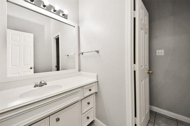 Building Photo - 2622 Stonebury Ln