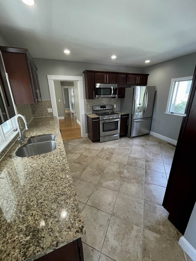 Building Photo - 15 Charles Street Ave