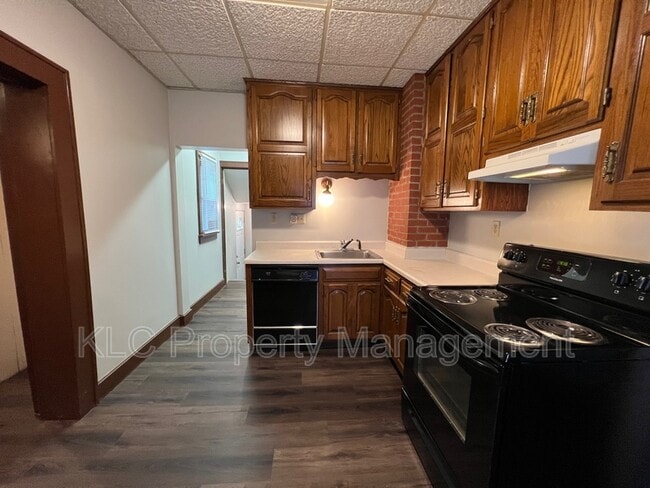 Building Photo - 3116 E 7th St