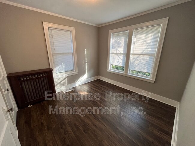 Building Photo - 836 Maury St