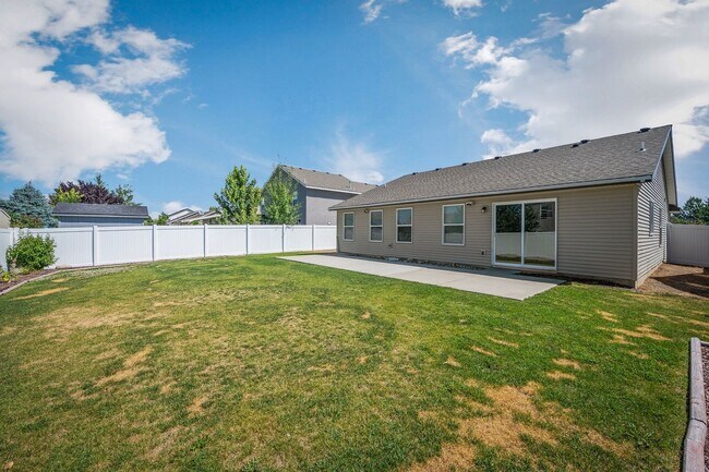 Building Photo - 3 bed 2 bath Rancher, Landings Community, CDA