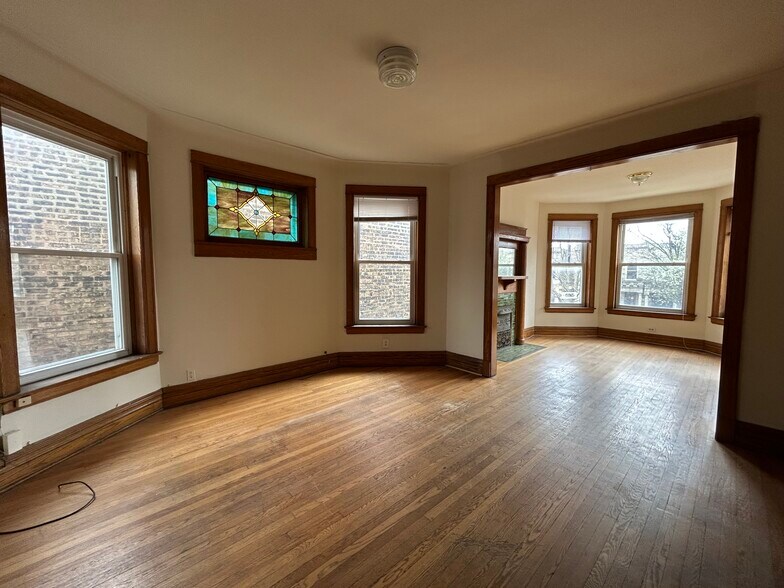 Building Photo - 1216 W Addison St