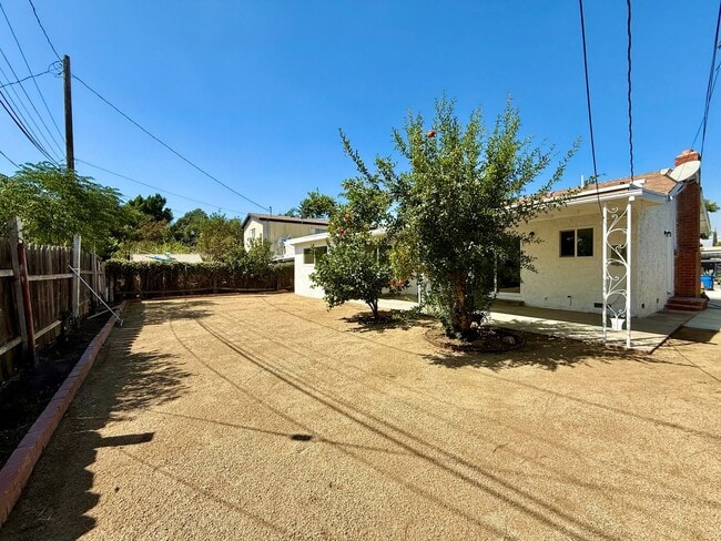 Building Photo - Beautifully Remodeled 3-Bed, 2-Bath Home i...