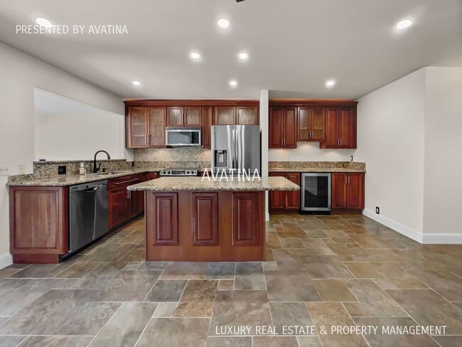 Building Photo - 6370 Hawaii Kai Dr