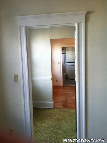 Building Photo - 53 Fellsway W