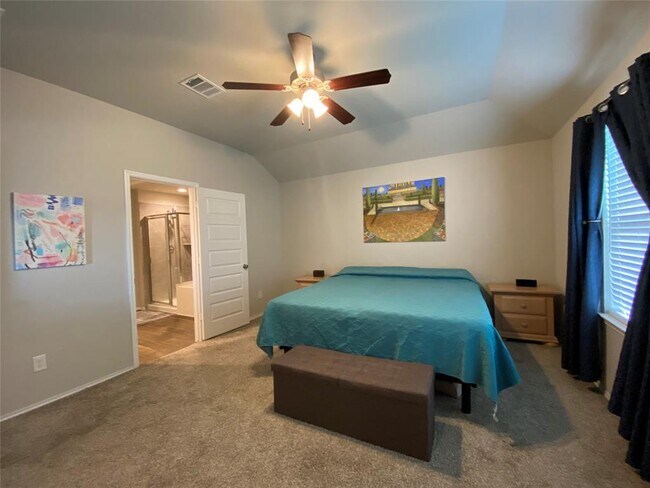 Building Photo - 3935 Country Club Dr