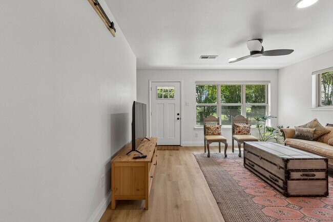 Building Photo - Stylish, Comfortable Colleyville Home with an Open, Airy Layout - Corporate Lease Friendly