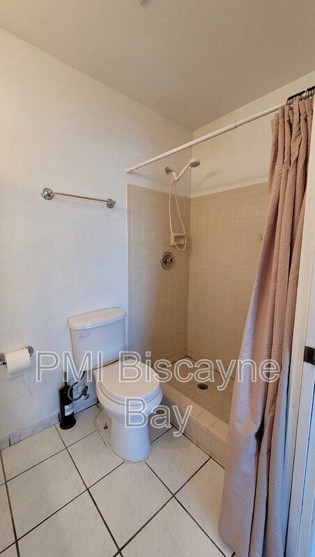 Building Photo - 415 NW 210th St