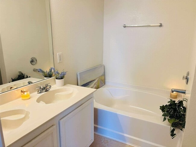 Building Photo - 16133 Windsong Ct