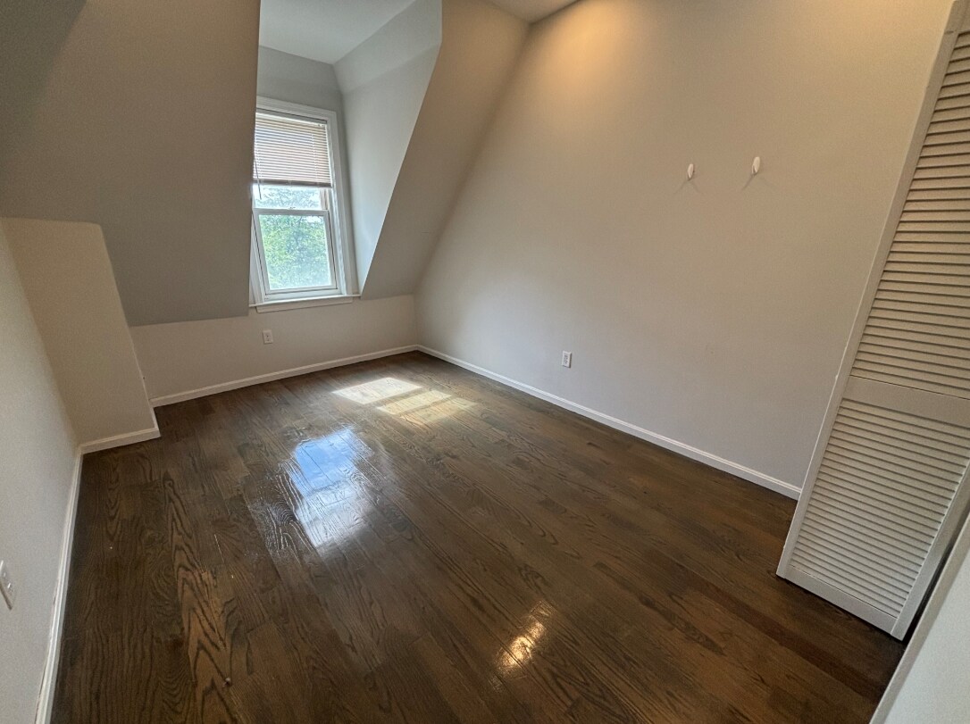 Building Photo - 1402 Beacon St