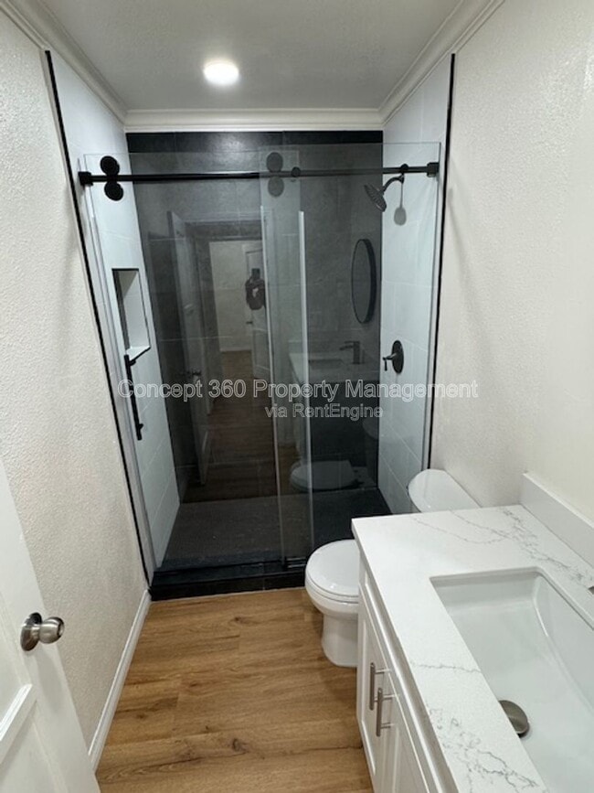 Building Photo - 5762 Cedar Ave