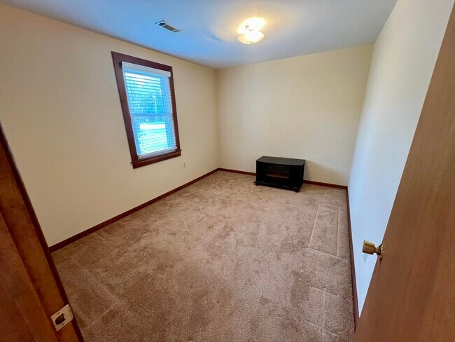 Building Photo - 881 Belvedere Clearwater Rd