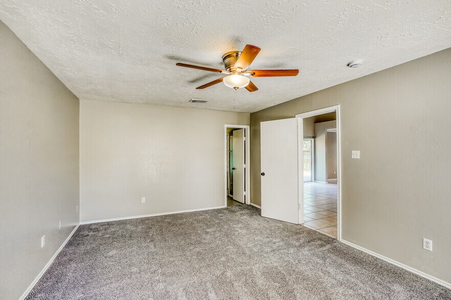 Building Photo - 20110 River Brook Dr