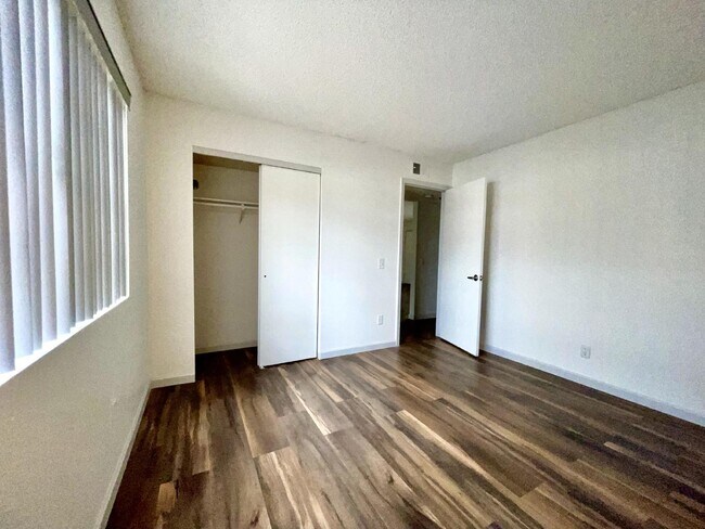 Building Photo - Gated community with a pool, 2 bed 1 bath $975 rent.