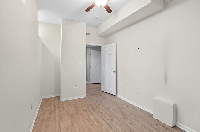 Building Photo - Emming Duplex