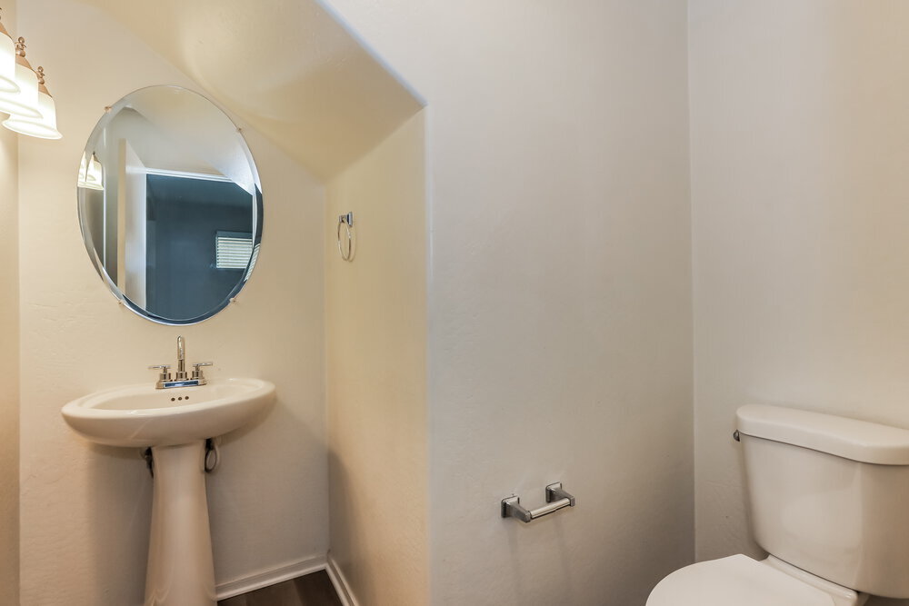 Building Photo - 339 S Travis