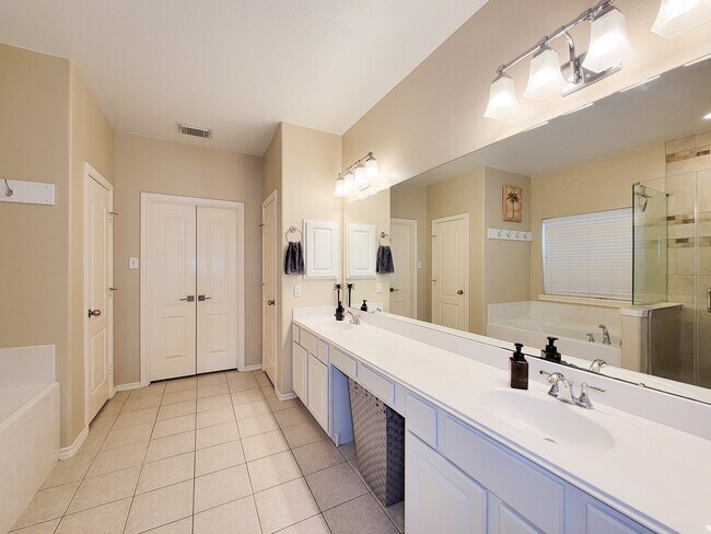 Building Photo - 17615 Forest Haven Trail