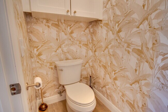 Building Photo - Stunning West Pensacola Home on Nearly an ...