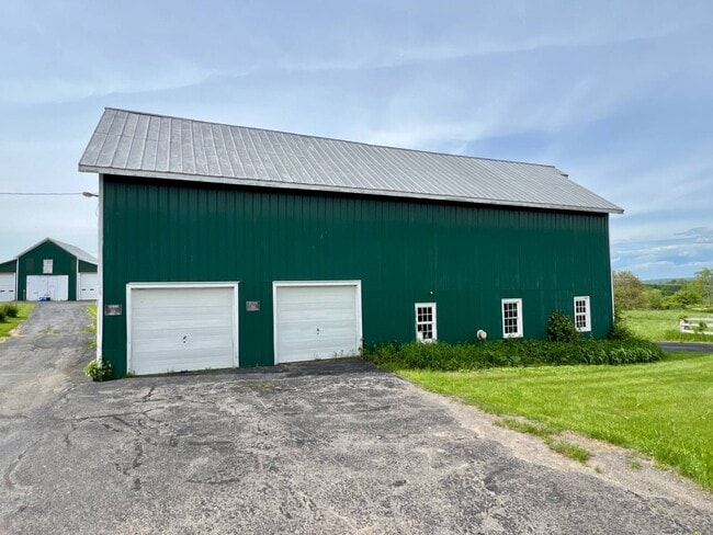 Building Photo - 353 Auriesville Rd