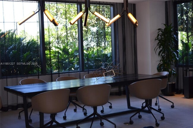 Building Photo - 121 NE 34th St