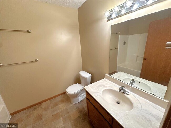 Building Photo - 831 Highview Dr