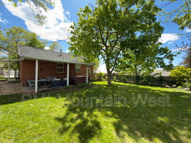 Building Photo - 2323 Bryan Ave