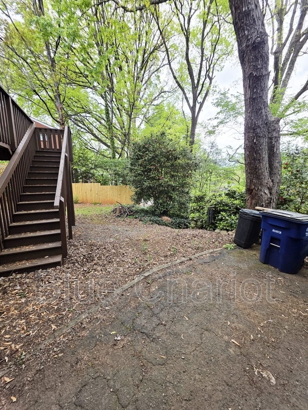Building Photo - 513 S Hawthorne Rd