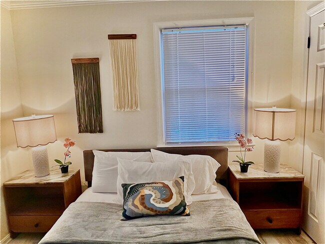 Building Photo - 321 Senate Ct