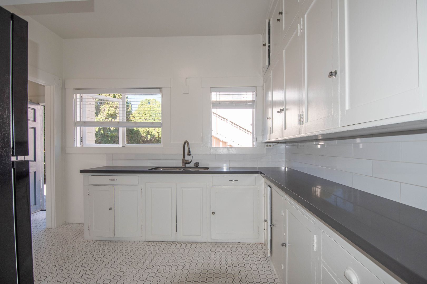 Building Photo - 314 W Mission St