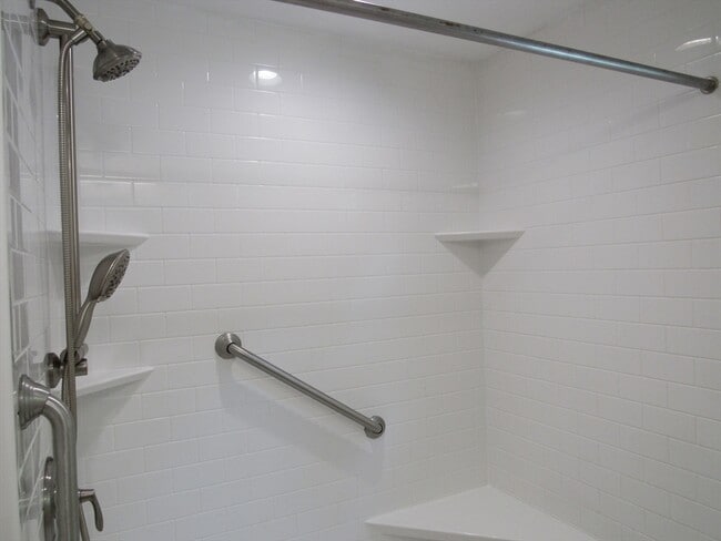 Building Photo - 47 Vinebrook Rd
