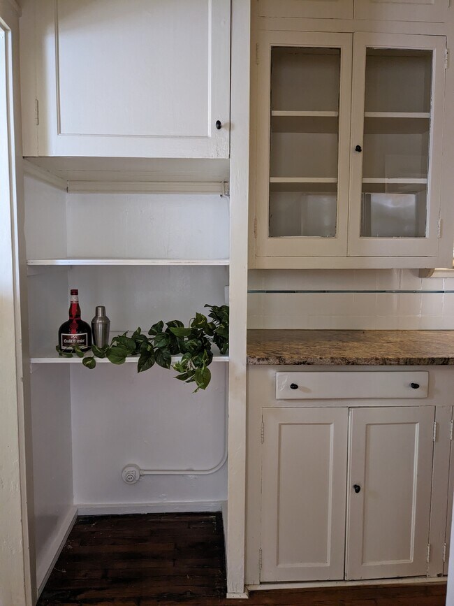 Kitchen - 510 W Gramercy Pl