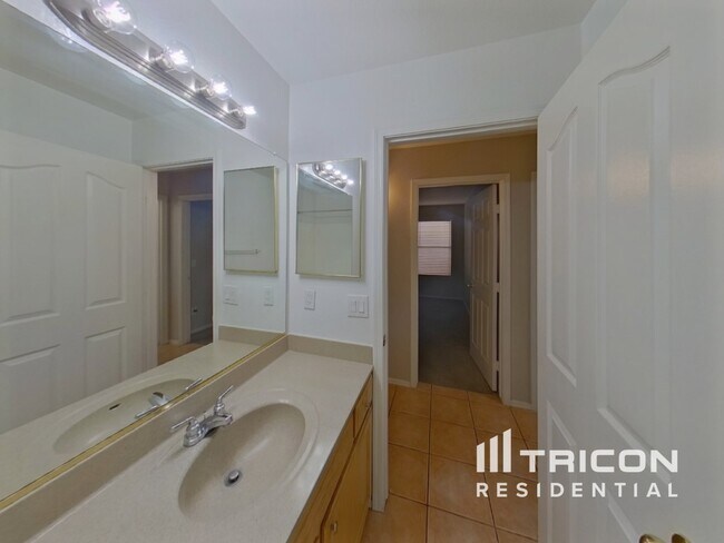 Building Photo - 12209 W Edgemont Ave