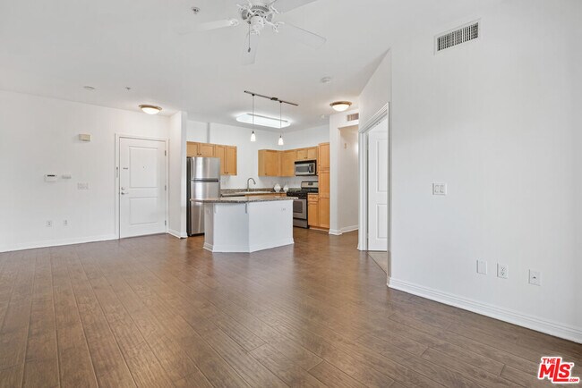 Building Photo - 100 S Alameda St
