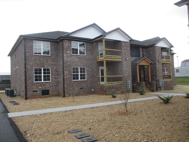 Primary Photo - 1504 Commerce Dr