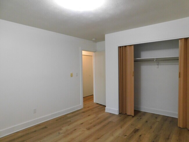 Building Photo - 245 Brookridge Ct