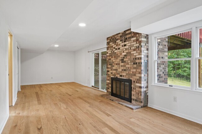 Building Photo - 1602 Westover Dr