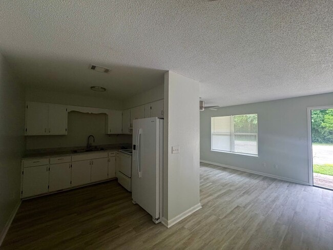 Building Photo - Renovated 1 Bedroom 1 Bath in Chipley Fl