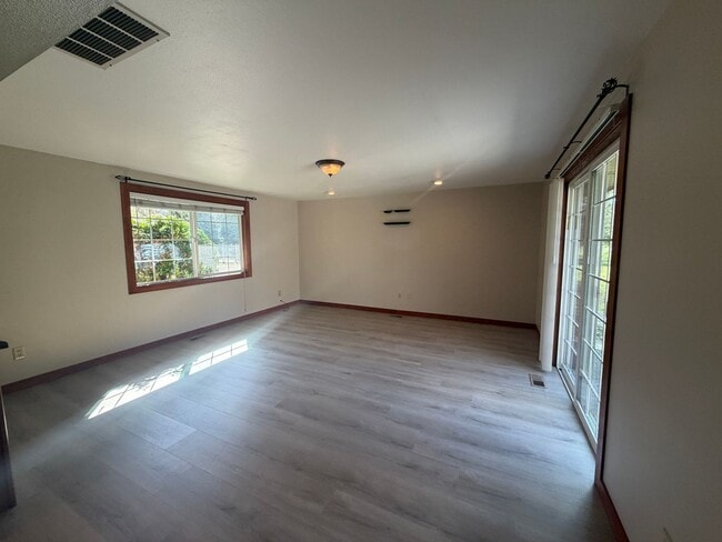 Building Photo - 6597 Tut Terrace