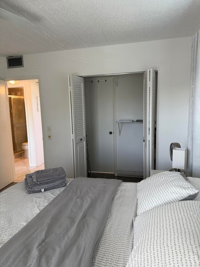 Building Photo - 332 Mansfield G