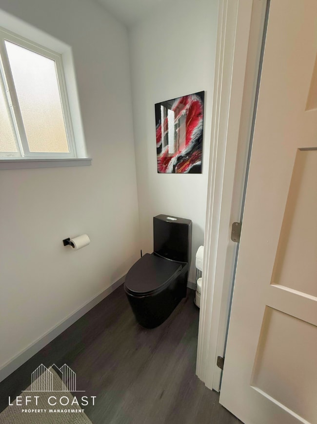 Building Photo - 480 Alsea Ave