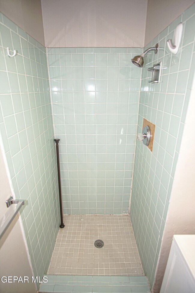 Building Photo - 8548 Arboleda Dr