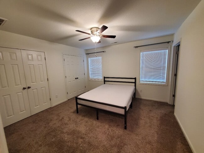 Building Photo - Beautiful 3BR/2BA Home in Hunters Lake – B...