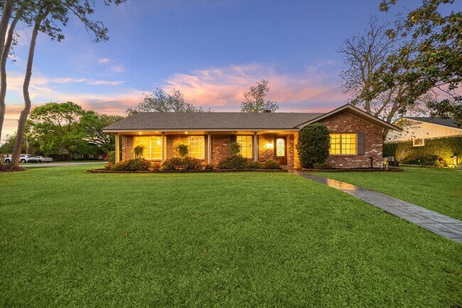 Building Photo - 9222 Bronco Dr