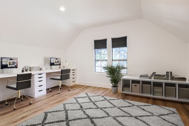 Building Photo - Chic Fully Renovated Luxury Home in the Burbank Hills!