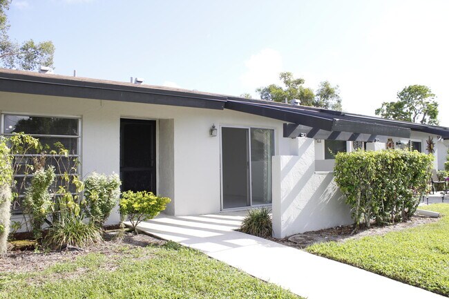 Building Photo - 5620 Queen Palm Ct