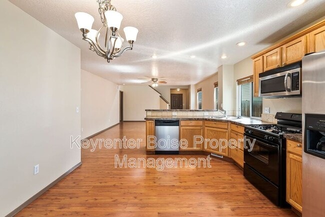 Building Photo - 3354 W Wave Dr