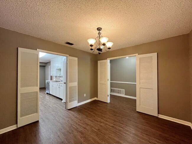 Building Photo - 3512 Glendale Dr